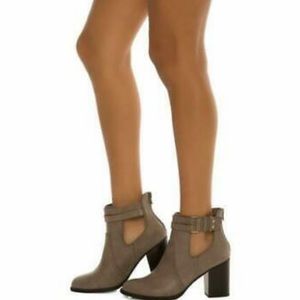 Beautiful like new booties